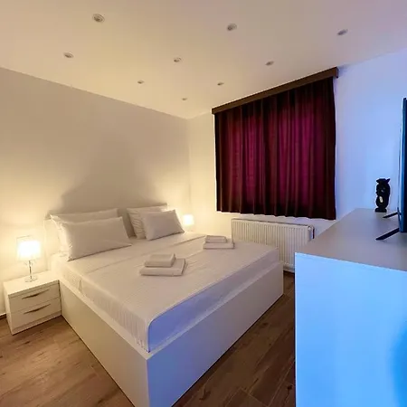 Vila Zrina - Apartmani Trogir Exterior photo