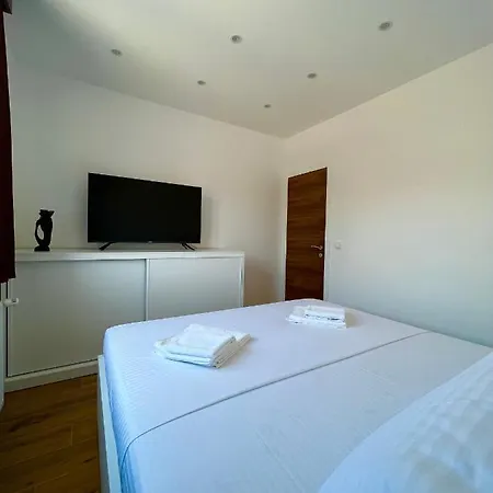 Vila Zrina - Apartmani Trogir Exterior photo