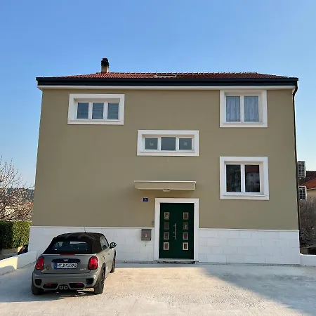 Vila Zrina - Apartmani Trogir Exterior photo