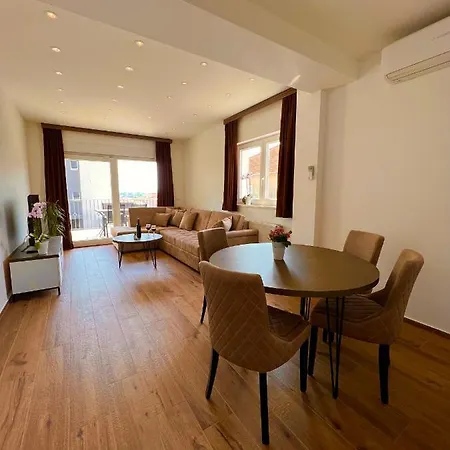 Vila Zrina - Apartmani Trogir Exterior photo