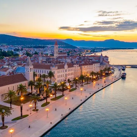 Vila Zrina - Apartmani Trogir Exterior photo