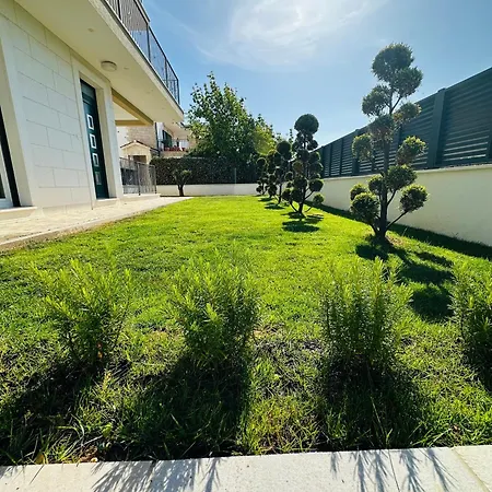 Vila Zrina - Apartmani Trogir Exterior photo